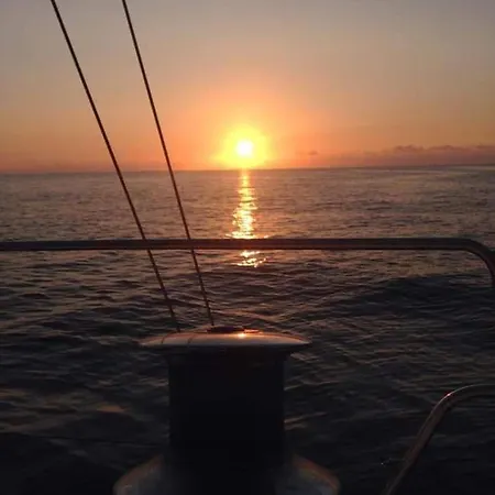 Botel Spica *