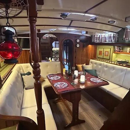 Botel Spica *